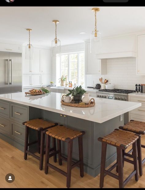 Kitchen Island With Stools, Island With Stools, Green Kitchen Cabinets, Kitchen Colour Schemes, Kitchen Island With Seating, New House - Kitchen, Reno Ideas, Kitchen Inspiration Design, Kitchen Redo