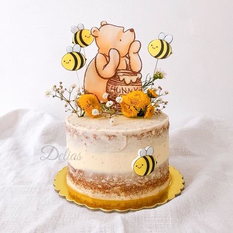 Vintage Winnie The Pooh Cake Ideas, Winnie The Pooh Cake Simple, Easy Winnie The Pooh Cake, Winnie The Pooh Birthday Cake Simple, Winnie Pooh Birthday Cake, Pooh Bear Birthday Cake, Pooh Bear Cupcakes, Winnie The Pooh Cake Baby Shower Ideas, Winnie The Pooh First Birthday Cake