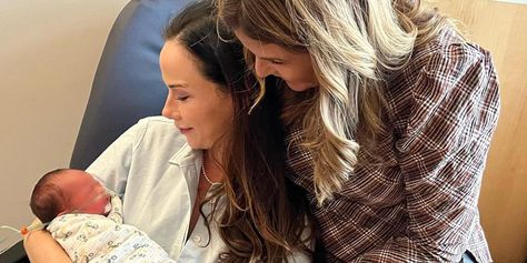 The place where Barbara Bush gave birth was an unexpected family tribute Letter To Sister, Barbara Pierce Bush, Newborn Daughter, Laura Bush, Bush Family, Jenna Bush Hager, Jenna Bush, Barbara Bush, Twin Sisters