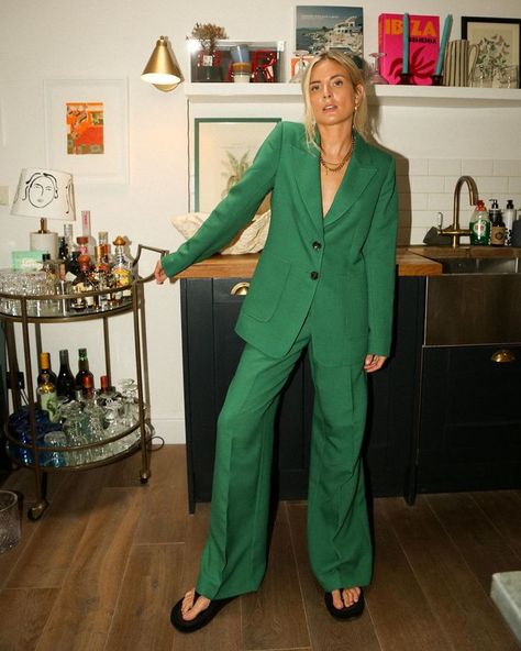 Wedding Guest Suit Outfits: Lucy Williams Green Suit Women, Wedding Guest Suit, Wedding Suit Women, Wedding Guest Suits, Sleek Wedding, Casual Kitchen, Guest Attire, Green Suit, Wedding Guest Looks