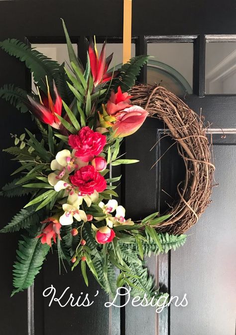 Tropical Wreath Ideas, Tropical Christmas Wreath, Tropical Wreaths For Front Door, Tropical Porch, Hawaii Bbq, Tropical Wreaths, Simple Wreaths, Orchid Wreath, Hawaiian Wreath