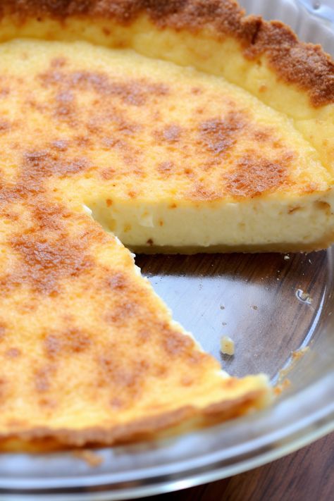 Magic Coconut Custard Pie, Magic Custard Pie, Impossible Custard Pie, Hamburger Soups, Custard Pie Recipe Easy, Custard Cupcakes, Best Custard Pie Recipe, Crustless Pie, Impossible Pies