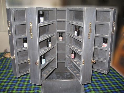 Storing Essential Oils Storage Ideas Diy, Organize Essential Oils Storage, Diy Essential Oil Organizer, Essential Oil Box Storage, Sample Perfume Storage, Essential Oil Organizer, Essential Oil Scrubs, Oil Display, Essential Oil Storage Box