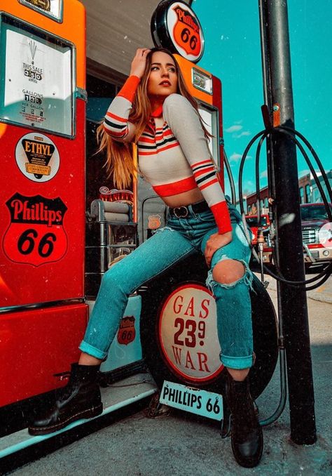 City Fashion Photography, Film Photography Tips, Look Festival, Gas Pump, Creative Photography Techniques, Creative Portrait Photography, Wedding Photography Tips, Photoshoot Themes, Gas Pumps