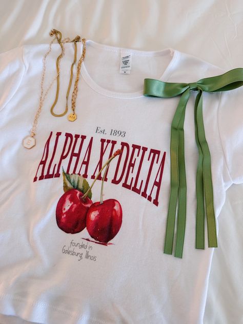 #alphaxidelta #sorority #sororityshirt #vsco #vscocam #vscoedit #edit #outfits #ootd #ootdmagazine #universitytees #universityofsouthcarolina University Tees, Alpha Xi, Pi Phi, University Of South Carolina, Alpha Xi Delta, Chi Omega, Sorority Shirts, Cute Hats, Instagram Inspo