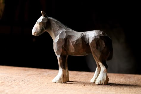 Cute Wood Carving Ideas, Animal Carving Patterns, Carved Wooden Toys, Wood Carving Animals For Beginners, Small Wooden Carvings, Wood Animal Carving, Wood Wittling Beginner, Hand Carved Animals, Wood Carved Toys