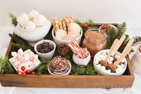 How to set up a Hot Chocolate Charcuterie Board for holiday parties. With toppings and treats, this fun dessert idea is a fun way for the family to enjoy some cocoa at Christmas. Hot Coco Board Ideas, Hot Chocolate Board Christmas, Cozy Christmas Party Ideas, Hot Chocolate Charcuterie Board Ideas, Chocolate Charcuterie Board Ideas, Hot Cocoa Bar Ideas Christmas, Hot Chocolate Tray, Hot Cocoa Charcuterie Board, Hot Chocolate Board