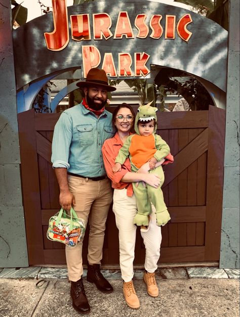 Family costume ideas. Jurassic Park. Couple With Toddler Halloween Costumes, Family Of 3 Halloween Costumes Dinosaur, Daddy And Daughter Halloween Costume, Jurassic Park Baby Costume, Mom Dad Toddler Halloween Costumes, Mom Dad And Baby Costumes, Mom Dad Son Halloween Costumes, Jurrasic Park Family Costumes, Dinosaur Halloween Costume Family