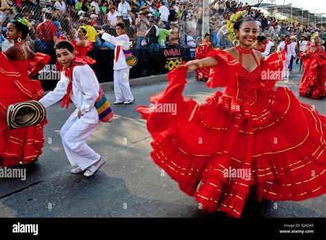 Dance Cumbia, Cumbia Dance, Colombian Culture, Couple Dance, Spanish Music, Braided Ponytail Hairstyles, The Carnival, Couple Dancing, Braided Ponytail