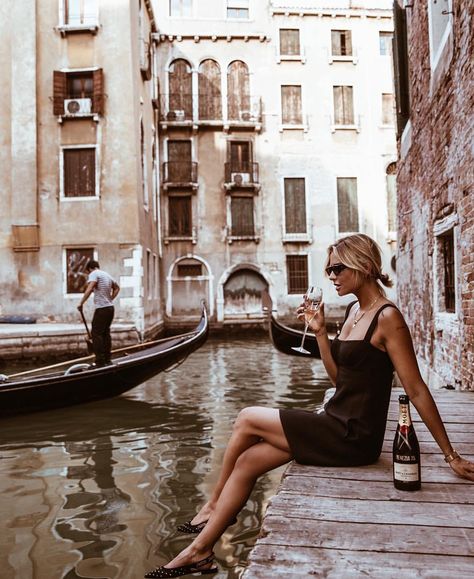 Wine down in Venice! #dopemoment Venice Photos, Travel Destinations Photography, Camping Photography, Venice Travel, Travel Photography Inspiration, Voyage Europe, Destination Voyage, Italy Photo, Travel Inspo