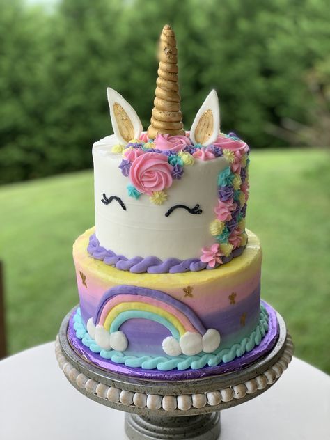 Rainbow Cake With Unicorn, Large Unicorn Cake, Unicorn Birthday Party Cake Rainbow Cupcakes, Rainbow Cake Unicorn, Unicorn Cakes Ideas, Unicorn Cake Aesthetic, Cute Unicorn Cake Birthday, Pastel Rainbow Unicorn Cake, Unicorn Cake 4th Birthday