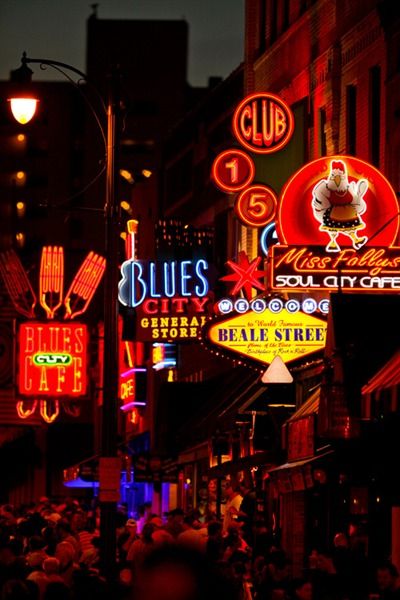 Memphis Tennessee Aesthetic, Memphis Aesthetic, Beale Street Memphis, Miss Tennessee, City Pics, Mood Bored, City Scapes, Las Vegas Vacation, Travel Vibes