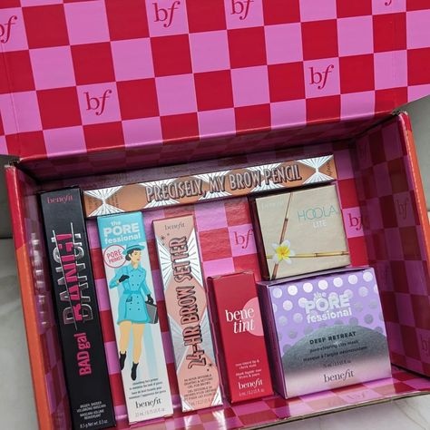 #gifted #ad 👀 This box of goodies is Benefit Cosmetics Most Wanted products! These are each a superhero of skincare or makeup in my routine! 💥 I've been using the Precisely, My Brow Pencil for a few months now. The brow pencil provides me with an ultra-fine pencil shade that is budge proof for up to 12 hours. I love that it is available in multiple shades so as I change my hair color, I can change shades to match! 🙋🏻‍♀️ Have you tried any of this must haves? @benefitcosmetics #BenefitCl... Precisely My Brow Pencil, My Routine, Pencil Shading, I Can Change, Brow Pencil, Benefit Cosmetics, Most Wanted, Brow Pencils, Have You Tried