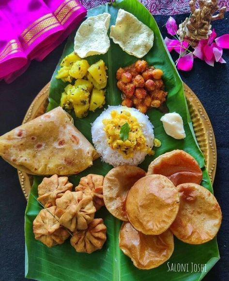 Puran Poli Maharashtrian Thali, Maharashtrian Food Photography, Maharashtrian Thali Veg, Maharashtrian Aesthetic, Maharashtrian Dishes, Maharashtrian Thali, Indian Dinner Menu, Maharashtrian Food, Platter Food