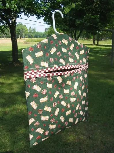 Diy Clothespin Bag, Clothespin Holder, Peg Bags, Clothespin Bag, Peg Bag, Bag Pattern Free, Feed Bags, Bag Tutorial, Small Sewing Projects