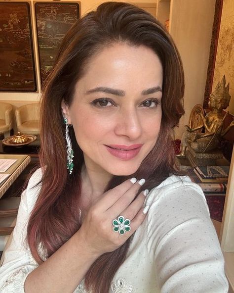 Neelam Kothari, Fine Jewels, Bollywood Actress, Most Beautiful, Emerald, Hollywood, Actresses, Celebrities, Beauty