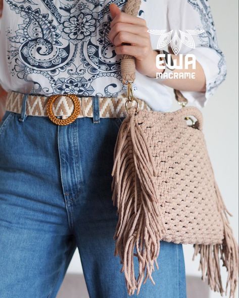 Macrame Fringe Bag Tutorial, Macrame Fringe Bag, Macrame Bag Diy Tutorials Free Pattern, Macrame Purse Tutorial, Macrame Bag Tutorial, Diy Tote Bag Tutorial, Diy Laptop Bag, Aesthetic Handbags, Handbags Aesthetic