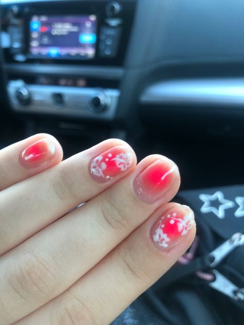 Hibiscus Nail Art Short Nails, Short Hawaiian Flower Nails, Hibiscus Flower Gel Nails, Hawian Flower Nails, Short Nails Hot Pink, Short Hibiscus Nails, Short Hawaii Nails, Hibiscus Flower Nails Short, Hot Pink Almond