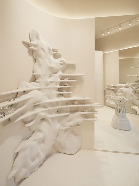 External Reference creates 3D-printed organic displays for La Manso store 3d Printing Store, Jewelry Store Design, Contemporary Costumes, Antoni Gaudi, Sustainable Clothing Brands, Patricia Urquiola, Interior Concept, Workplace Design, Store Design Interior