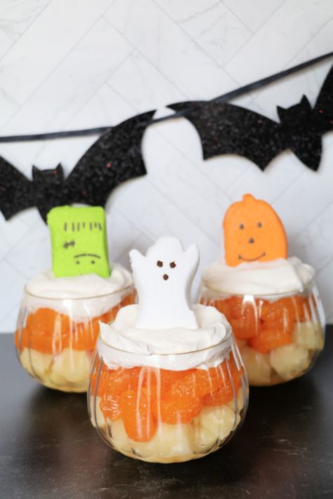 Halloween Fruit Cups, Healthy Candy Corn, Healthy Halloween Snacks For Kids, Ghost Meringues, Marshmallow Halloween, Halloween Peeps, Peeps Recipes, Halloween Snacks For Kids, Jello Cups