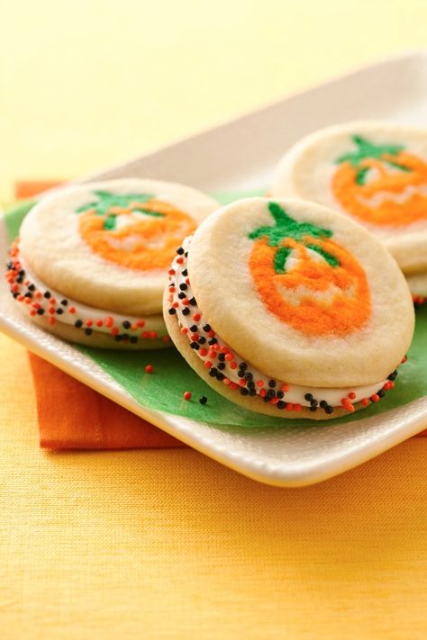 Frosting and sprinkles sandwiched between pumpkin shapes sugar cookies! Buffet Halloween, Pumpkin Shapes, Recetas Halloween, Halloween Baking, Spooky Treats, Halloween Goodies, Snacks Für Party, Halloween Desserts, Halloween Snacks