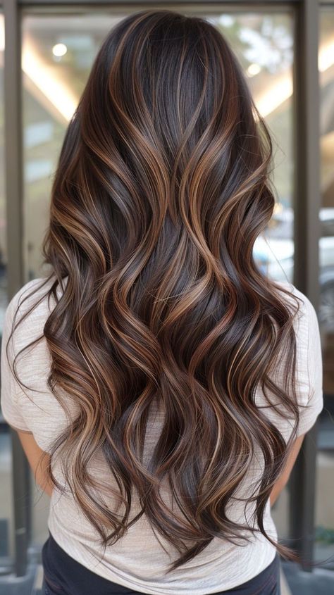 Long Hair Highlights, Rambut Brunette, Chocolate Brown Hair Color, Honey Brown Hair, Brunette Hair With Highlights, Brown Hair Balayage, Penteado Cabelo Curto, Brown Hair With Highlights, Hair Color Balayage