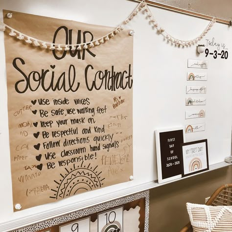 Classroom Contract, Classroom Hand Signals, Teaching Classroom Decor, Preschool Rooms, Social Contract, Classroom Makeover, Modern Classroom, Elementary Classroom Decor, Classroom Behavior Management