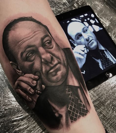 Tony Soprano Tattoo, Sopranos Tattoo, Body Tattoo Design, Tony Soprano, Realistic Tattoo, Body Tattoo, Tattoo Work, Mystical Art, Finger Tattoos