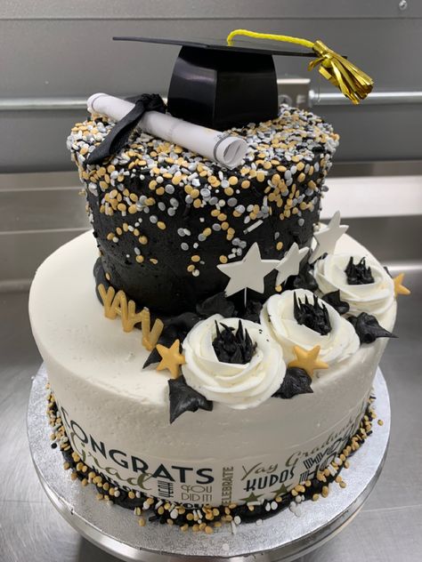 2 Tier Graduation Cake, Creative Deserts, Grad Cakes, Graduation Treats, Graduation Cake, Cake Decorating Designs, Cupcake Decorating, Tier Cake, Senior Night