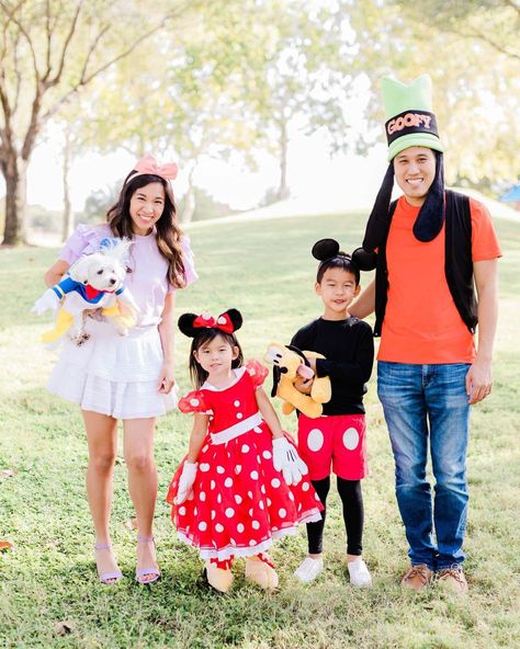 18 Best Disney Family Costumes For 4 - That Disney Fam Family Of 4 Halloween Costumes Daughters, Bluey Costume Ideas, Halloween Costumes Hocus Pocus, Bluey Family Costumes, Family Costumes For Four, Family Costumes Disney, Family Costumes With Baby, Family Costumes For 4, Bluey And Bingo Costume