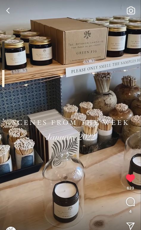 Candle Market Display, Candle Shop Display, Candle Display Ideas, Candle Booth Display, Candle Booth, Diy Natural Candles, Perfume Bar, Candle Making Studio, Cement Candle