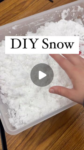 Jill on Instagram: "✨DIY Snow✨ I think my favorite part of teaching kindergarten is the EXCITEMENT that they have about literally everything. I really can’t wait to see their faces on Monday when I open our sensory table to show them our snowy construction site! (I can share more about it on Monday!) I spent part of my day today making 3 lbs of snow to ensure that allllll our kinder friends get the chance to play with it before break! 😂🥳 Snow Recipe: 3cups baking soda 1/2 cup of conditioner (white color so it looks like snow!) Mix together until it can hold a shape! You can always add a little extra conditioner if it feels too powdery! • • • • • • • • #kindergarten #kinderteacher #iteachk #iteachkinder #iteachkindergarten #kindergartenteacher #sensory #sensoryplay #sensorybin #diy #teach Sensory Snow Recipe, Make Snow For Kids, Play Snow Recipe, Snow Sensory Bin, Sensory Snow, Indoor Snow, Snow Recipe, Play Snow, Flisat Table