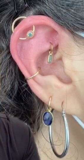 Unusual Ear Piercings, Double Orbital Piercing, Rare Piercings, Orbital Ear Piercings, Piercing Orbital, Orbital Piercing, Conch Jewelry, Cool Ear Piercings, Pretty Ear Piercings