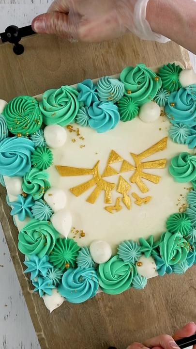 Legend Of Zelda Cupcakes, Legend Of Zelda Birthday Cake, Zelda Birthday Party Ideas, Zelda Cake Ideas, Zelda Party Ideas, Dnd Cake, Legend Of Zelda Cake, Zelda Birthday Party, Zelda Cake