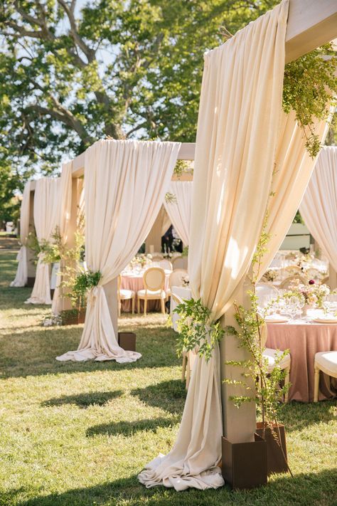 Elegant Barn Wedding Reception, Outdoor Events Decor, Cabana Decor, Wedding Drapes, Garden Tent, Nikah Decor, Unique Wedding Shoes, Draping Wedding, Inmobiliaria Ideas