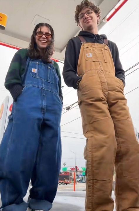 Couple Overalls Outfit, Carhartt Bibs Outfit Women, Carhartt Overalls Women, Baggy Overalls Outfit, Carhartt Overalls Outfit, Granola Couple, Overalls Outfit Winter, Overalls Outfit Aesthetic, Overalls Aesthetic