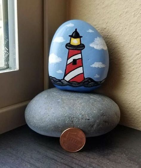 Lighthouse Gifts, Painted Rock Animals, Lighthouse Painting, Driftwood Wall Art, Lighthouse Art, Painted Rocks Kids, Painted Rocks Craft, Painted Rocks Diy, Rock Painting Ideas Easy