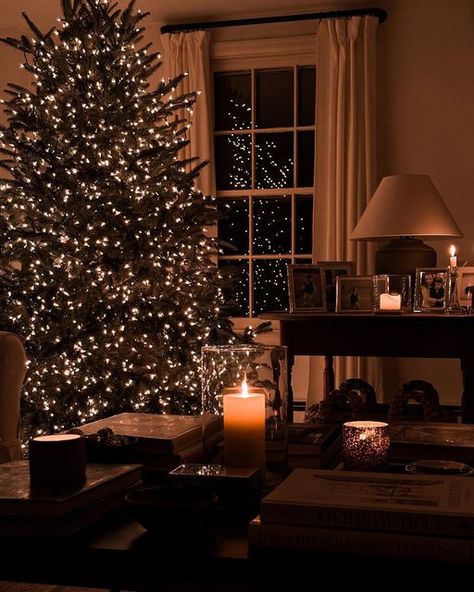 Christmas Dreaming, Cozy Christmas Decor, Cosy Christmas, Christmas Interiors, Christmas Feeling, Christmas Inspo, Warm Christmas, Christmas Mood, Merry Little Christmas