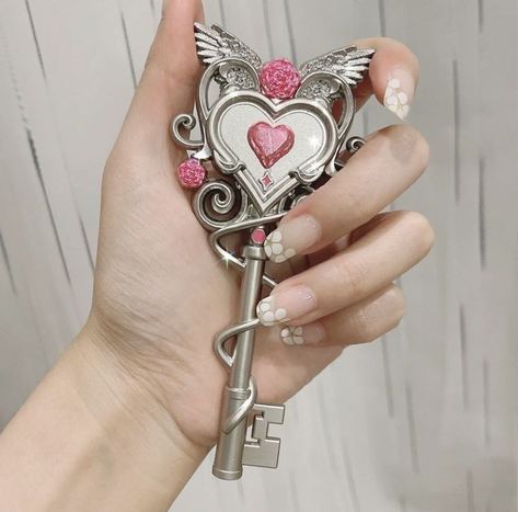 Cosmic Heart, Creepy Cute Fashion, Magical Girl Aesthetic, Pretty Knives, Catty Noir, Fantasy Props, Heart Key, Mia 3, Magical Jewelry