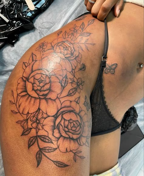 Thigh Tattoos Women Roses, Leg Tattoos For Women Thigh Tat, Hip Tattoos Black Women, Side Leg Tattoos Women Thighs, Flower Tattoos Thigh, Hips Tattoo Women Side, Hip Tattoos Women Side Thighs, Thigh Tattoos Black Women, Thigh Sleeve Tattoo