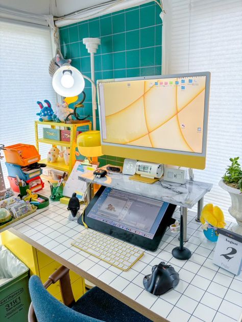 Colorful Desk Setup, Retro Desk Setup, Desk Setup Workspace Inspiration, Desk Stationary, Wfh Setup, Workspace Desk, Home Studio Setup, Retro Desk, Desk Inspo