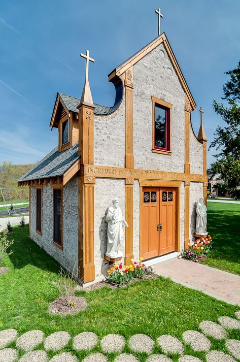 Cordwood Construction, Chesterton Indiana, Build Your Own Cabin, Cordwood Homes, Wooden Church, Indiana Dunes, Indiana Travel, Wood Building, Ryan Ross