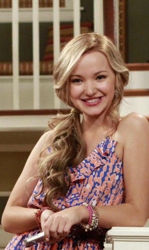 Liv  Maddie a new sitcom makes its way to Disney Channel Liv Rooney, Luke Benward, Dove Cameron Style, Liv And Maddie, Zombie Disney, Disney Channel Stars, Chloë Grace Moretz, Disney California, Chloe Grace