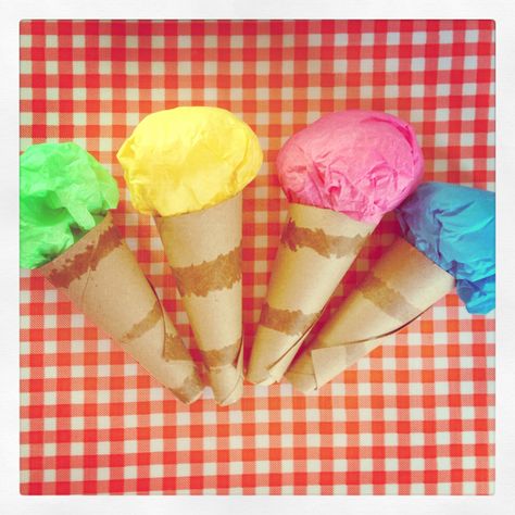 Make pretend-play ice cream cones out of toilet paper cardboard and tissue paper--from homemadecity.com I Scream For Ice Cream, Play Ice Cream, Ice Cream Crafts, Dramatic Play Preschool, Dramatic Play Area, Skill Building, Summer Preschool, Ice Cream Theme, Dramatic Play Centers