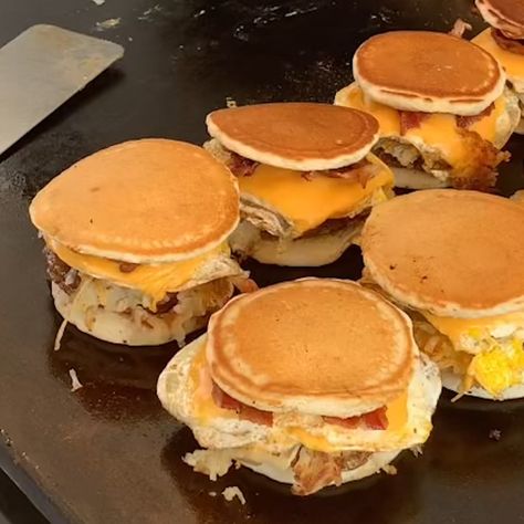 Griddle Pancakes, Breakfast Food Truck, Outdoor Cooking Recipes, Food Truck Menu, Breakfast Sandwich Recipes, Amazing Breakfast, Breakfast Choices, Copykat Recipes, Food Babe