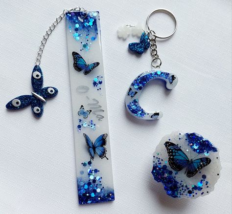 Blue Resin Keychain, Resin Bookmark Ideas, Glitter Bookmarks, Bookmark Keychain, Diy Crystal Crafts, Resin Book, Diy Resin Keychain, Wedding Keychain, Butterfly Resin