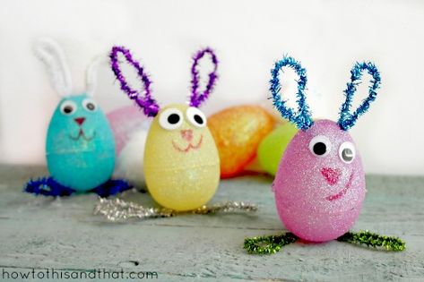 Plastic Egg Easter Bunnies Craft Crafts For Nursing Home Residents, Bunnies Craft, April Ideas, Senior Crafts, April Activities, Craft Easter, Dad Crafts, Easy Toddler Crafts, April Crafts