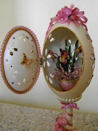 Lorinda's egg art | by Lorinda Lutz | Sherry Venegas | Flickr Experimental Ceramics, Velkonocne Vajicka, Fairy Egg, Egg Carving, Egg Artistry, Types Of Eggs, Wedding Doves, Egg Shell Art, Carved Eggs