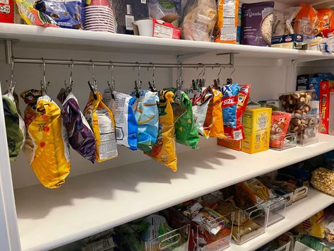 Chip Bag Organization, Pantry Closet Design, Diy Pantry Organization, Pantry Organisation, Pantry Remodel, House Organisation, Diy Pantry, Up House, Pantry Design