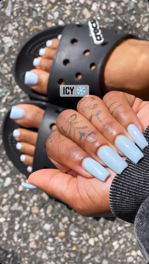 Light Blue Nails On Dark Skin, Baby Blue Nails Black Women, Light Blue Pedicure Ideas, Light Blue Nails Black Women, Nail Colors For Light Skin Tones, Gray And Blue Nails, Acrylic Nails On Black Women, Blue Nails Black Women, Light Blue Toe Nails